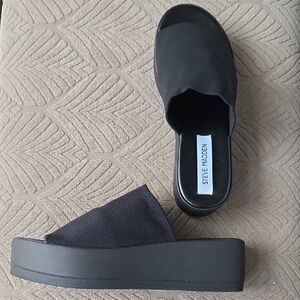 Steve Madden Slinky Black Platform Sandals NEW Size 7